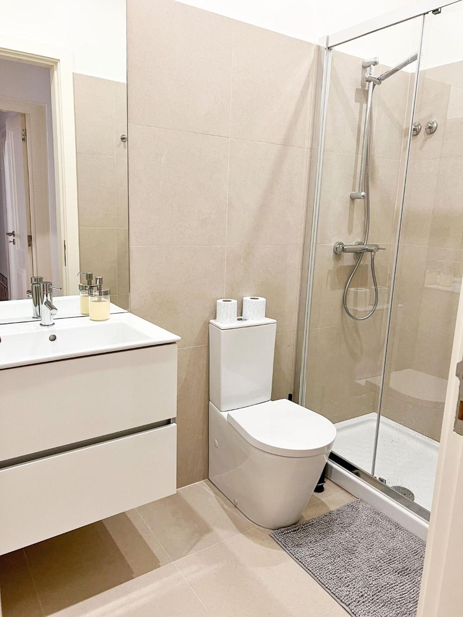 Cozy Room With Privative Bathroom On Rua Augusta Lisbon Exterior photo